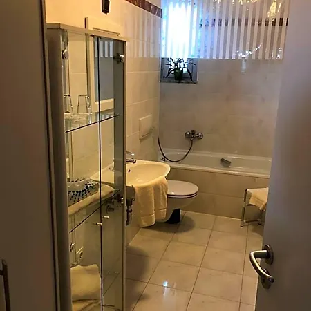 法尔肯斯坦酒店 酒店
